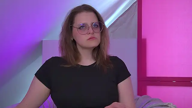 Snapshot of AlexaAvery chatting on June 3, 2026, 2:33 pm AlexaAvery online show from June 3, 2026, 2:33 pm