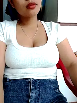 Mirra-a online show from June 12, 2026, 2:21 am