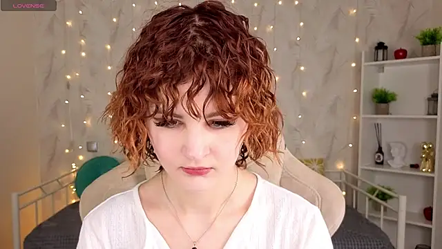Kira  Fluffy online show from June 20, 2026, 12:03 am