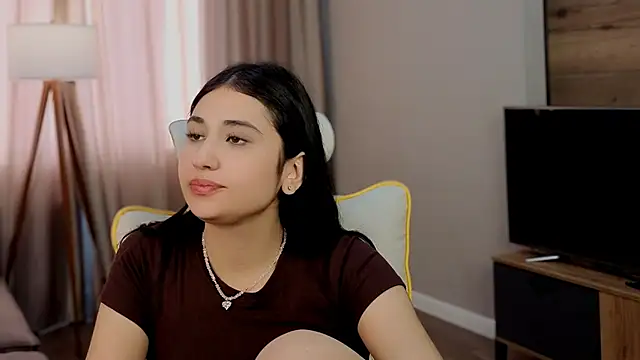 honeylanaa online show from June 4, 2026, 5:02 am