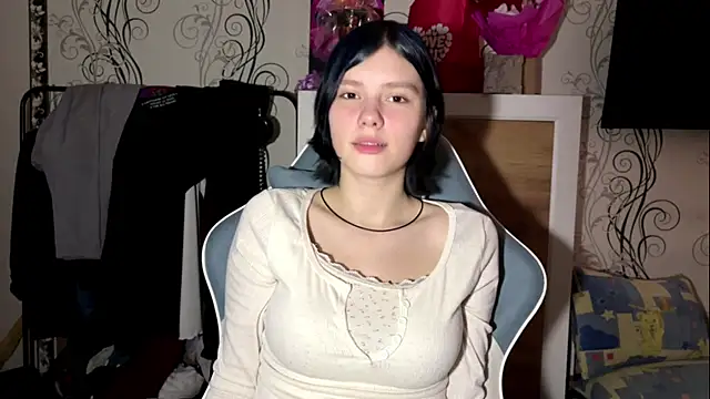 MinnieMoonie online show from May 15, 2026, 2:13 pm