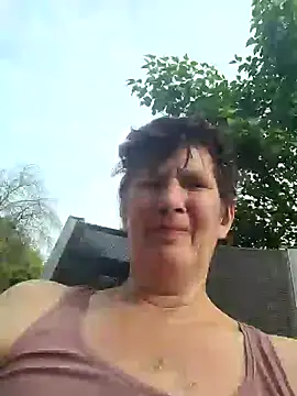 Snapshot of freche52f chatting on May 17, 2026, 3:52 pm freche52f online show from May 17, 2026, 3:52 pm
