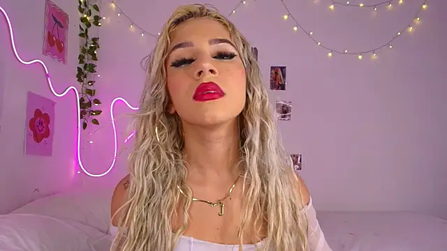cinniaa  online show from June 5, 2026, 1:12 am