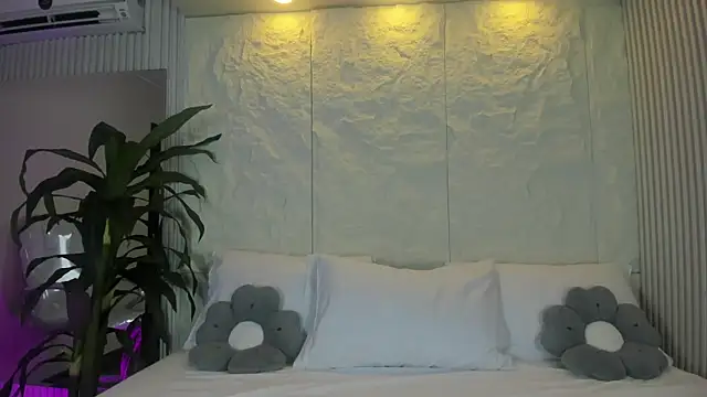 Dulce Vict online show from June 13, 2026, 3:48 am