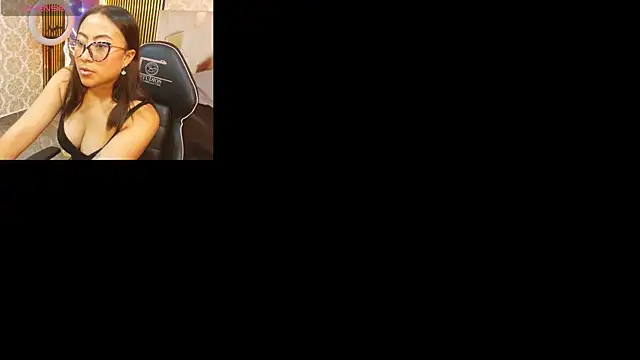 Snapshot of Amhira_Tay chatting on June 9, 2026, 7:14 pm Amhira Tay online show from June 9, 2026, 7:14 pm