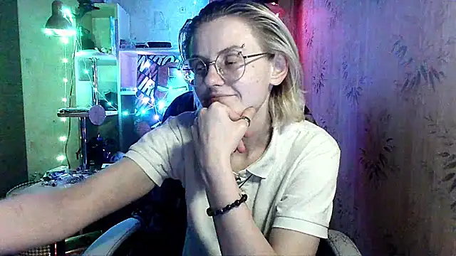   Freya    online show from May 18, 2026, 10:04 pm