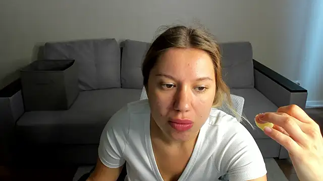 Snapshot of Shakira_Lux chatting on June 16, 2026, 8:39 am Shakira Lux online show from June 16, 2026, 8:39 am