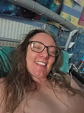 Izzylove47 online show from June 27, 2026, 9:03 am