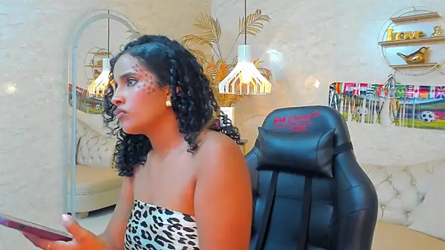 Snapshot of Horny_Curls chatting on June 23, 2026, 3:48 am Horny Curls online show from June 23, 2026, 3:48 am