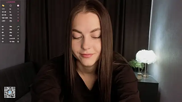 Snapshot of CarolannMirjah chatting on June 23, 2026, 4:21 am CarolannMirjah online show from June 23, 2026, 4:21 am