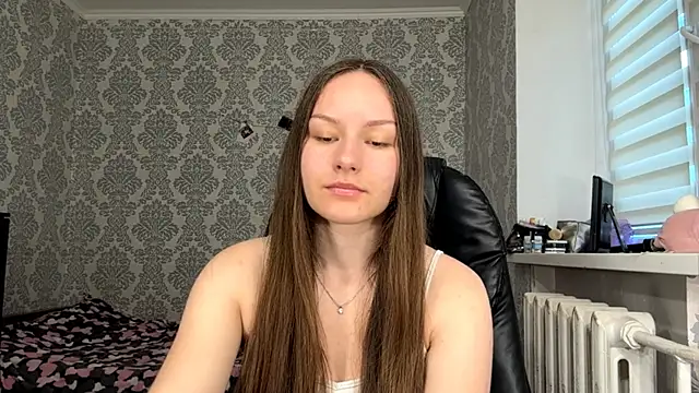 ShaylaChong online show from June 21, 2026, 4:04 am