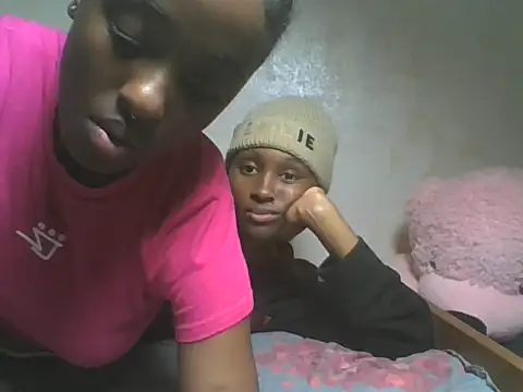 loversoncam online show from June 17, 2026, 1:56 pm
