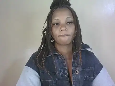 Snapshot of PrettyT5 chatting on August 5, 2026, 9:06 pm PrettyT5 online show from August 5, 2026, 9:06 pm