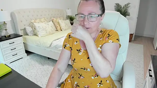Vika73 online show from April 24, 2026, 4:42 pm