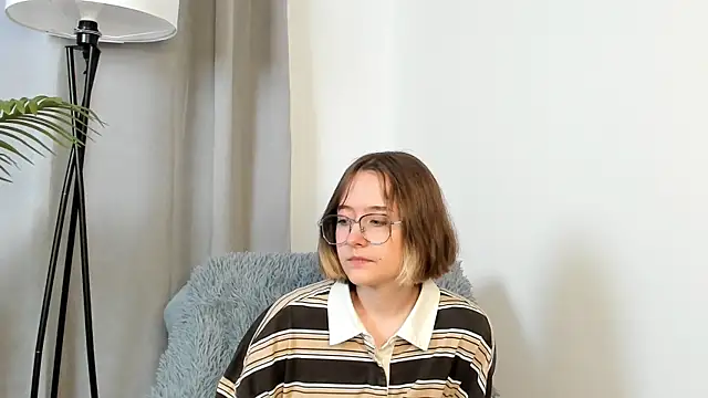 Snapshot of JaclynBoluda chatting on May 18, 2026, 1:06 pm JaclynBoluda online show from May 18, 2026, 1:06 pm