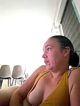 Snapshot of adelinegirly chatting on June 18, 2026, 10:52 am adelinegirly online show from June 18, 2026, 10:52 am