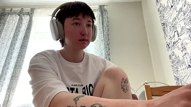 Kate Gelik online show from May 19, 2026, 9:26 am