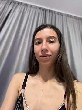 LunaWillsX online show from May 21, 2026, 6:42 am