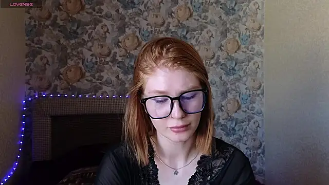 Juli Ginger online show from June 25, 2026, 5:56 am