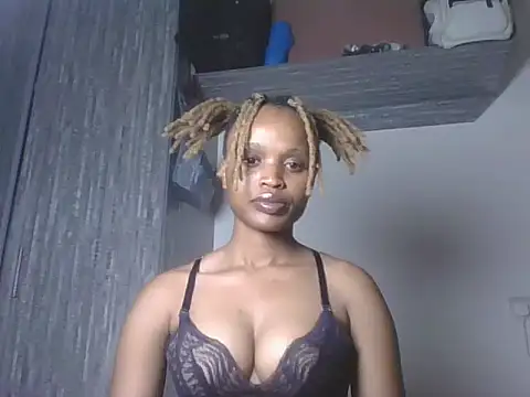 Snapshot of Tempting_Ebony chatting on June 8, 2026, 1:28 am Tempting Ebony online show from June 8, 2026, 1:28 am