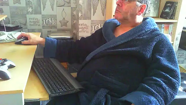 Snapshot of fatboy250 chatting on May 19, 2026, 4:13 pm fatboy250 online show from May 19, 2026, 4:13 pm