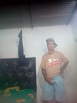 Snapshot of soymartinez2004 chatting on June 7, 2026, 1:43 am soymartinez2004 online show from June 7, 2026, 1:43 am