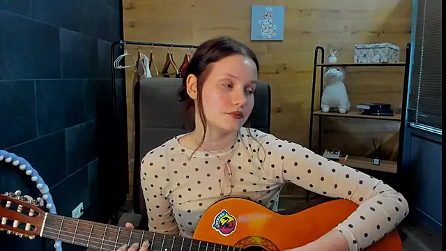 AnneePoole online show from May 22, 2026, 2:12 pm