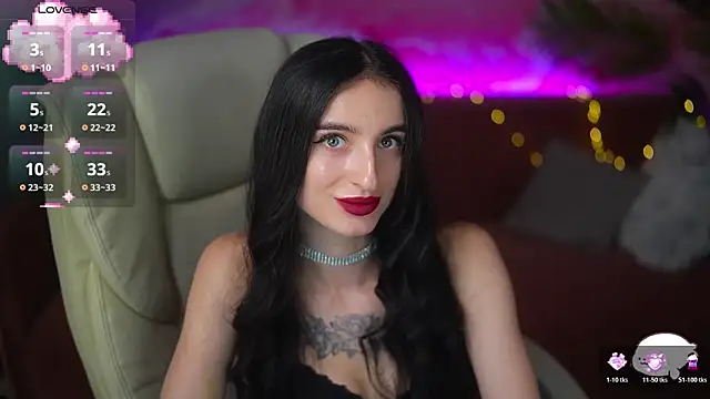 EmilyyMoon online show from June 14, 2026, 1:35 pm