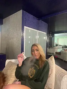MirrorMia online show from May 19, 2026, 10:43 am