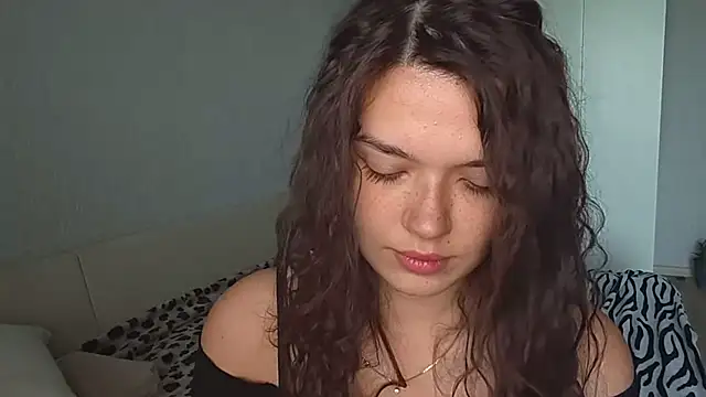 Snapshot of Vicki_queen chatting on June 27, 2026, 5:12 am Vicki queen online show from June 27, 2026, 5:12 am