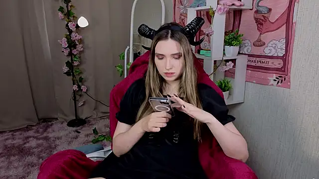 NocturneHuntress online show from June 22, 2026, 7:27 am