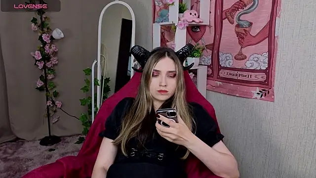 NocturneHuntress online show from June 26, 2026, 7:46 am