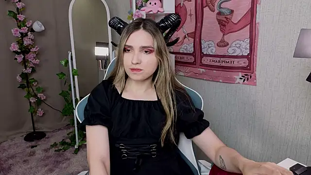NocturneHuntress online show from June 28, 2026, 7:47 am