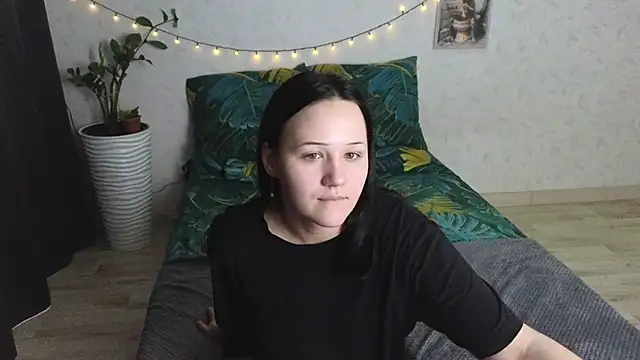 Snapshot of Tori_cute chatting on June 14, 2026, 2:35 am Tori cute online show from June 14, 2026, 2:35 am