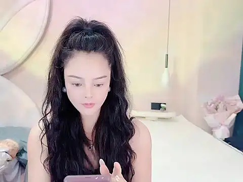 wxy-Lov online show from May 19, 2026, 9:26 am