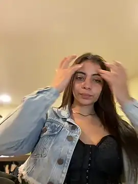 Hanna Cruz  online show from July 7, 2026, 4:33 pm