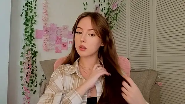 Snapshot of silver_grl chatting on June 17, 2026, 1:30 am silver grl online show from June 17, 2026, 1:30 am