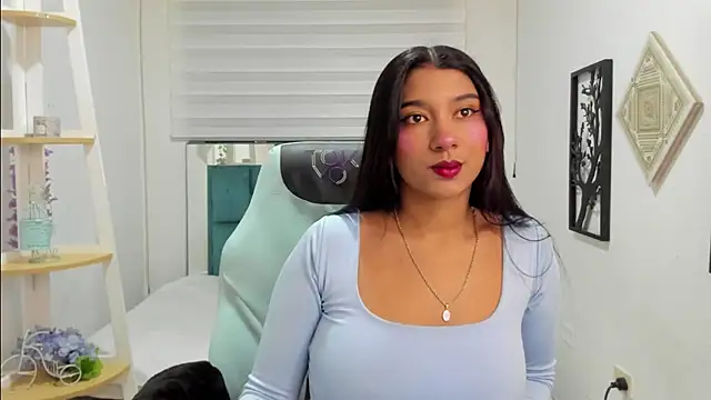 Snapshot of Aurora_Blazee chatting on July 17, 2026, 12:45 pm Aurora Blazee online show from July 17, 2026, 12:45 pm