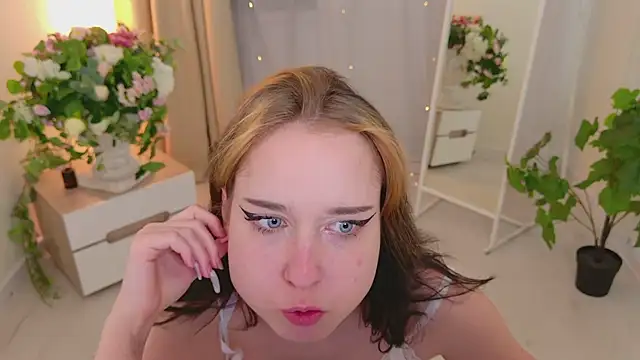 Oksi Koxy online show from June 19, 2026, 2:32 pm