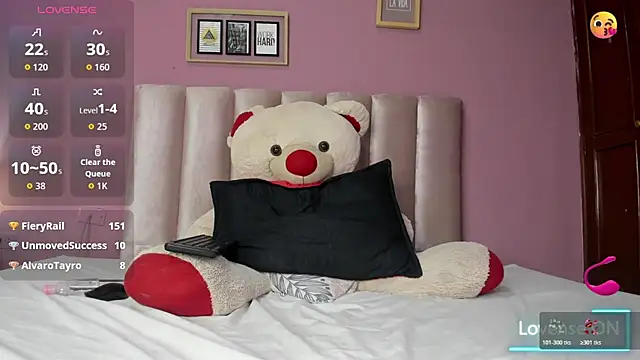 Snapshot of ORIANNA_21 chatting on June 11, 2026, 12:32 am ORIANNA 21 online show from June 11, 2026, 12:32 am