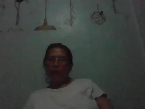 Snapshot of momshe2026 chatting on June 21, 2026, 1:13 pm momshe2026 online show from June 21, 2026, 1:13 pm