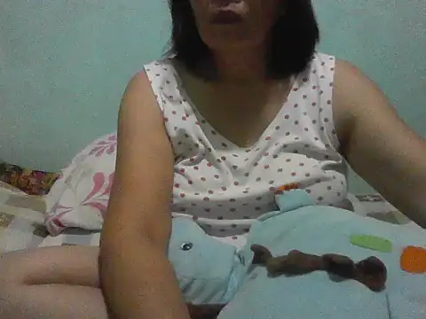Snapshot of momshe2026 chatting on June 29, 2026, 2:06 pm momshe2026 online show from June 29, 2026, 2:06 pm