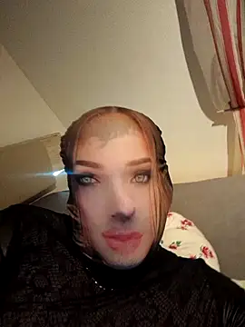 Snapshot of Cybergeil33 chatting on April 14, 2026, 9:54 pm Cybergeil33 online show from April 14, 2026, 9:54 pm