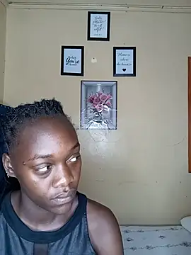 Snapshot of Paulahaze chatting on May 20, 2026, 1:06 pm Paulahaze online show from May 20, 2026, 1:06 pm