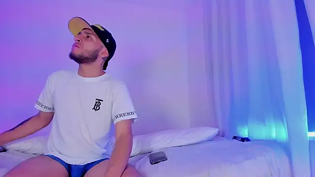 Snapshot of _Kevin_xxx chatting on September 18, 2025, 4:47 am  Kevin xxx online show from September 18, 2025, 4:47 am