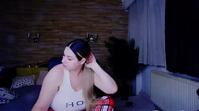 MiraHaze online show from March 4, 2025, 2:49 am