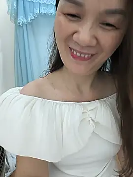 Snapshot of Lye_lovely chatting on June 28, 2026, 2:45 pm Lye lovely online show from June 28, 2026, 2:45 pm
