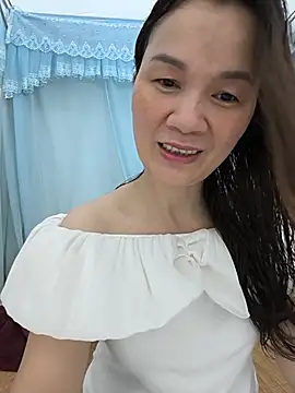 Snapshot of Lye_lovely chatting on July 4, 2026, 2:12 pm Lye lovely online show from July 4, 2026, 2:12 pm