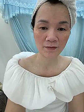 Snapshot of Lye_lovely chatting on July 5, 2026, 3:02 am Lye lovely online show from July 5, 2026, 3:02 am
