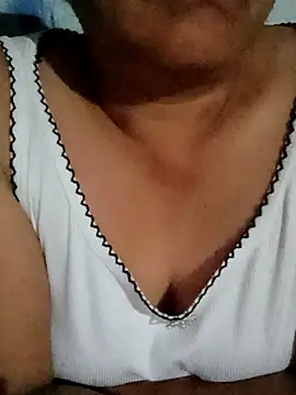 Snapshot of Bong_sexy chatting on July 2, 2026, 4:35 pm Bong sexy online show from July 2, 2026, 4:35 pm